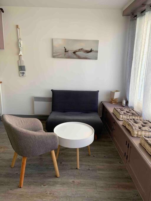 Souplex 50M De La Plage Et Des Commerces Houlgate Bagian luar foto